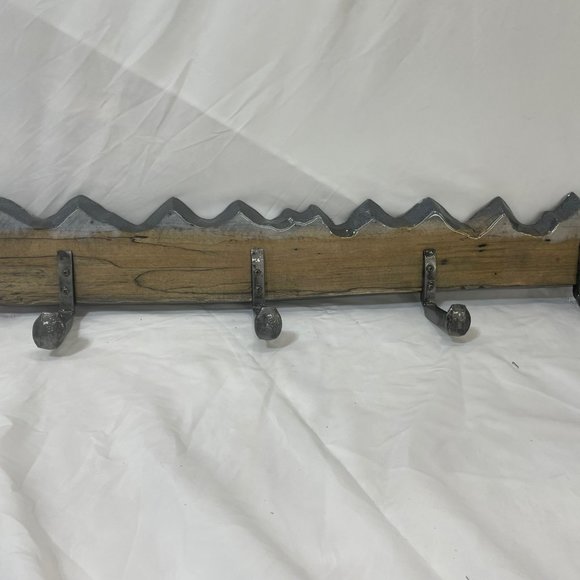 Rustic 4 coat wall mount hanger - Picture 1 of 4